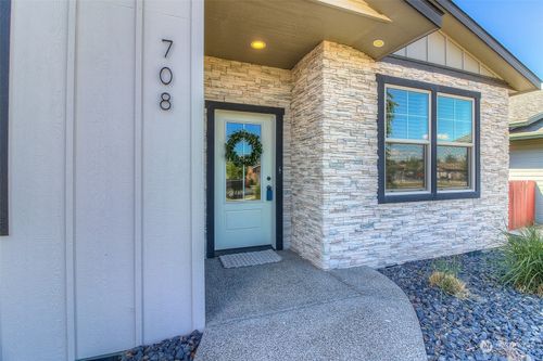 708 Merwin Court, Zillah, WA, 98953 | Card Image