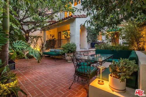 1811 Courtney Ave, Los Angeles, CA, 90046-2716 | Card Image