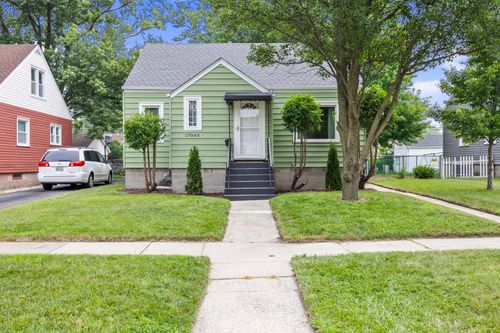 17949 Escanaba Ave, Lansing, IL, 60438-2117 | Card Image