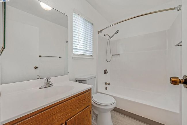 127 Temescal Cir, Townhouse with 2 bedrooms, 2 bathrooms and null parking in Emeryville CA | Image 17