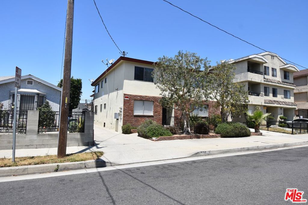 11523 Menlo Ave, Hawthorne, CA 90250