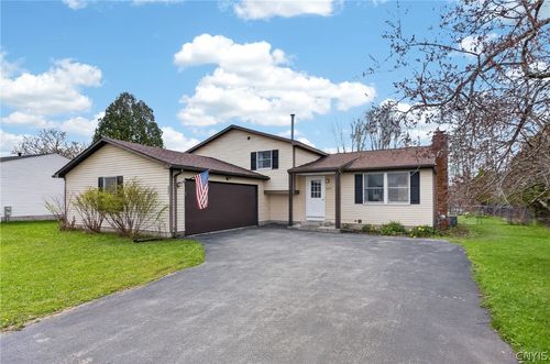 8491 Torchwood Ln, Cicero, NY, 13039-9220 | Card Image