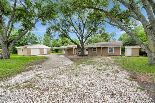 7440 County Road 215a, Alvin, TX, 77511-7541 | Card Image