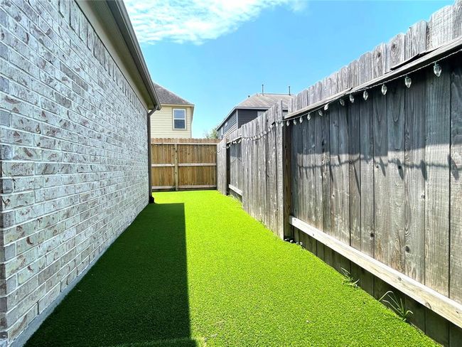 Backyard with Turf Grass | Image 30