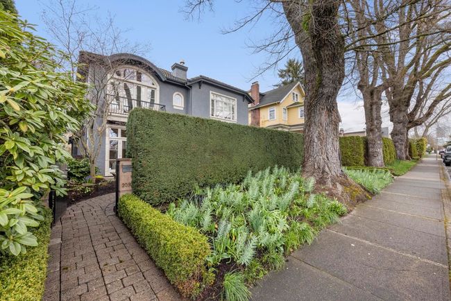 2053 Whyte Avenue, Home with 3 bedrooms, 2 bathrooms and 2 parking in Vancouver BC | Image 2
