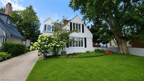 34 E 211th St, Euclid, OH, 44123-1057 | Card Image