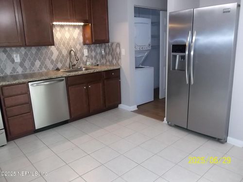 e7-2300 Twelve Oaks Dr, Orange Park, FL, 32065-9021 | Card Image