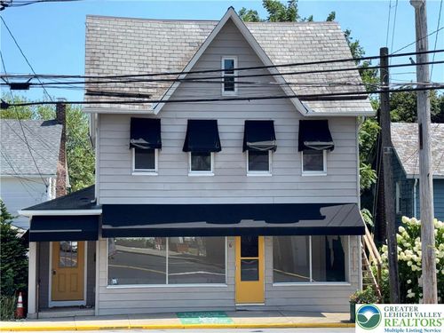 6 E Main St, Pen Argyl, PA, 18072-1612 | Card Image