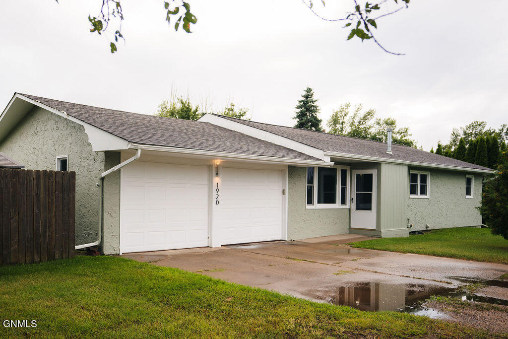 5th St, Jamestown, ND 58401