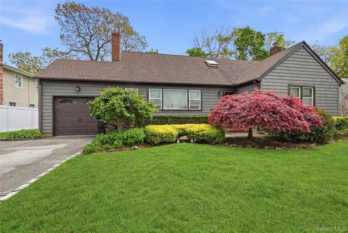 41 Lane St, Lindenhurst, NY, 11757-5724 | Card Image