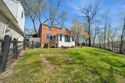 201 Hickory Way, Oakmont, PA, 15139-1365 | Card Image