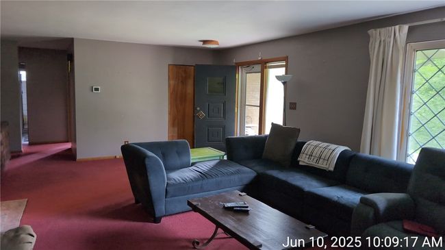 living room | Image 28