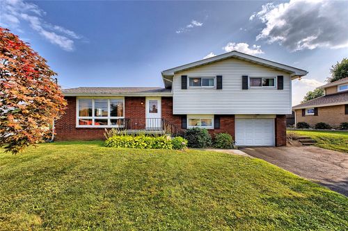 501 Ridgeview Rd, Mount Pleasant, PA, 15666-2158 | Card Image