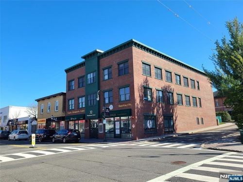 32 Washington St, Tenafly, NJ, 07670-3216 | Card Image