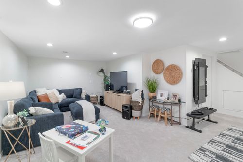 2220 Sky Line Dr, Waterloo, IA, 50701-9731 | Card Image