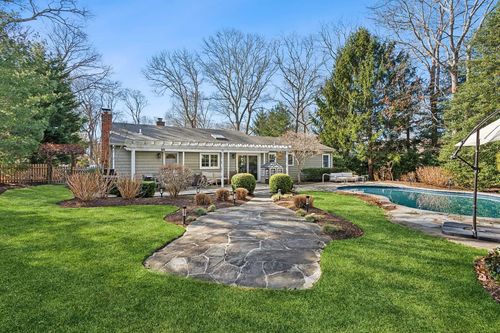 10 Rolling Hill Rd, Hampton Bays, NY, 11946-3717 | Card Image