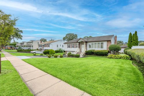 3 Louis Pl, Nesconset, NY, 11767-2250 | Card Image