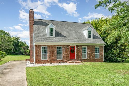 2424 Castlecomer Dr, Charlotte, NC, 28262-2505 | Card Image