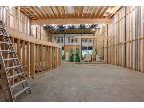 433 Ne 3rd St, McMinnville, OR, 97128-6216 | Card Image