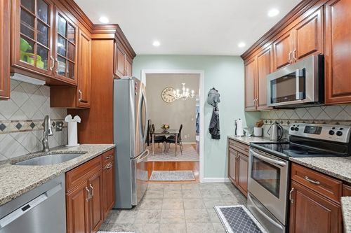 6-11 Royal Lake Dr, Braintree, MA, 02184-5422 | Card Image