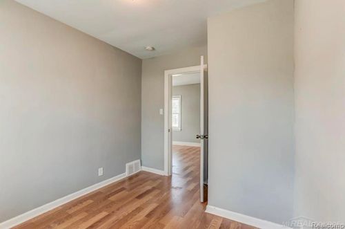 25680 Dodge St, Roseville, MI, 48066-3731 | Card Image