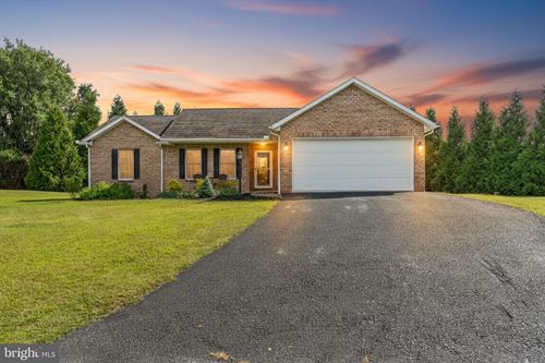1825 W Highland Ct, GREENCASTLE, PA, 17225-8508 | Card Image