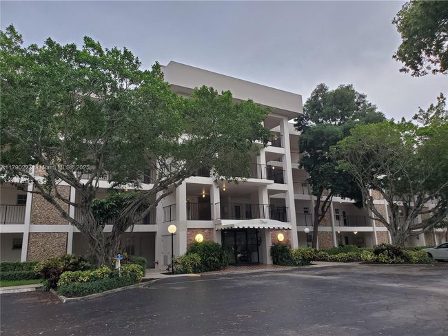 APT-108 - 2900 N Palm Aire Dr, Condo with 1 bedrooms, 2 bathrooms and null parking in Pompano Beach FL | Image 4