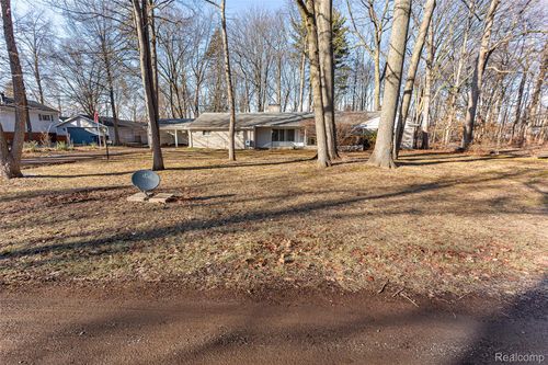 35840 Oakwood Ln, Westland, MI, 48186-4169 | Card Image