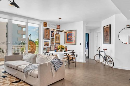 402-1 Century Ln, Miami Beach, FL, 33139-8811 | Card Image