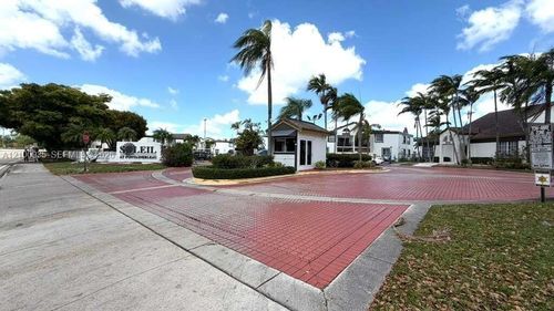 c106-9701 Fontainebleau Blvd, Miami, FL, 33172 | Card Image