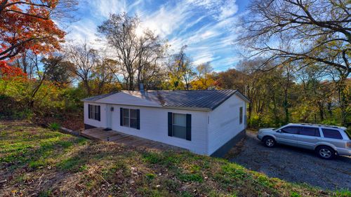 135 Blazer St, Newport, TN, 37821-2601 | Card Image