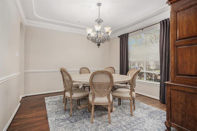 Formal dining area | Image 9