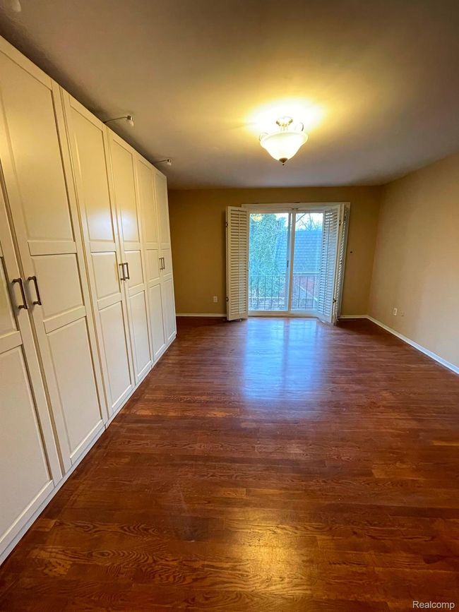 1012 Stratford Ln, Condo with 4 bedrooms, 3 bathrooms and null parking in Bloomfield Hills MI | Image 14