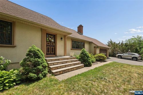 17 River Dr, Elmwood Park, NJ, 07407-1742 | Card Image