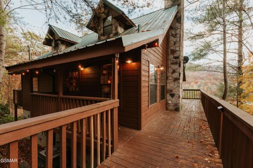 1730 Red Fox Ridge Way, Sevierville, TN, 37862-7858 | Card Image