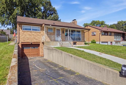 724 Hastings St, Elgin, IL, 60120-7911 | Card Image