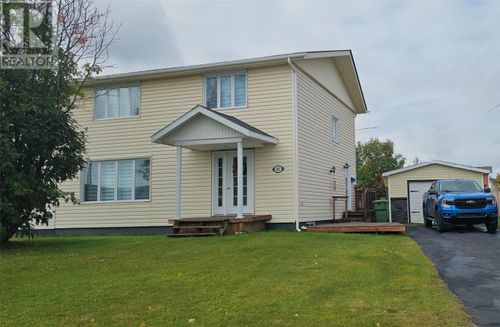 601 Bartlett Dr, Labrador City, NL, A2V1G7 | Card Image