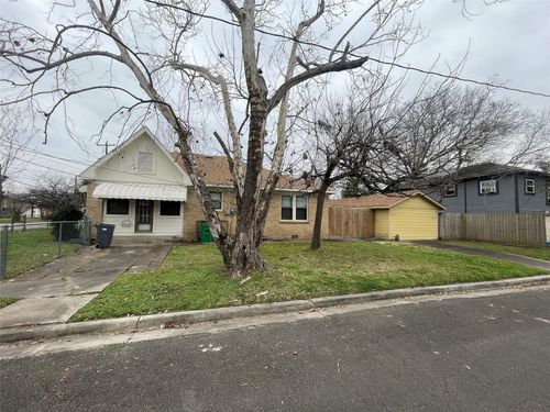 113 W Lobit St, Baytown, TX, 77520-4626 | Card Image