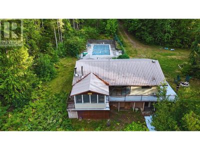 4265 Eagle Bay Rd, House other with 4 bedrooms, 2 bathrooms and null parking in Eagle Bay BC | Image 2