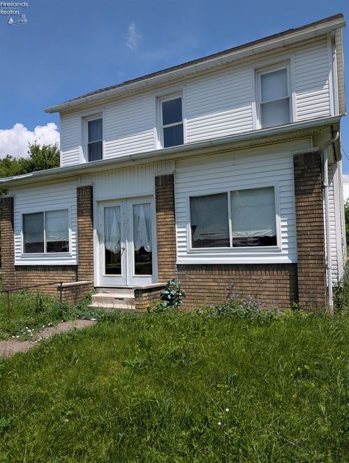 222 8th Ave, Tiffin, OH, 44883-1018 | Card Image