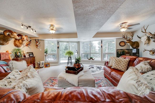1709 East Hillcrest Drive, House other with 4 bedrooms, 3 bathrooms and null parking in Hillcrest AB | Image 36