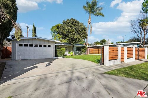 17845 Stagg St, Reseda, CA, 91335-2222 | Card Image