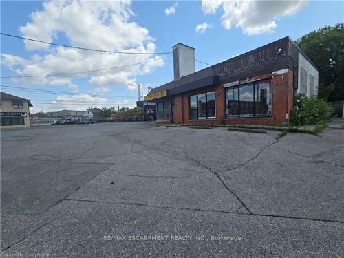 693 Hamilton Rd, London, ON, N5Z1T5 | Card Image