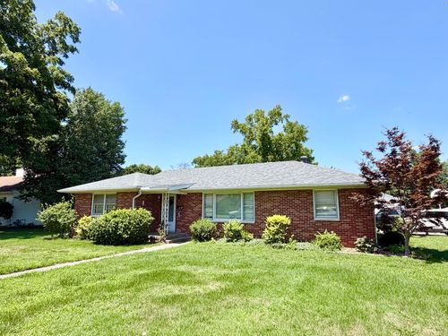 1 Charles Dr, Centralia, IL, 62801-4345 | Card Image