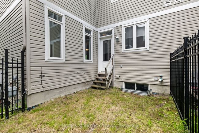 182 Meandering Brook Dr, House attached with 4 bedrooms, 4 bathrooms and 2 parking in Gloucester ON | Image 44