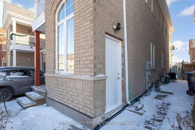 40 Begonia Cres, House attached with 3 bedrooms, 3 bathrooms and 2 parking in Brampton ON | Image 20