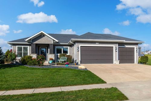 6428 Fairhaven Rd, Davenport, IA, 52807-3553 | Card Image