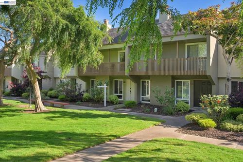 3027 Linda Vis, Alameda, CA, 94502-6827 | Card Image