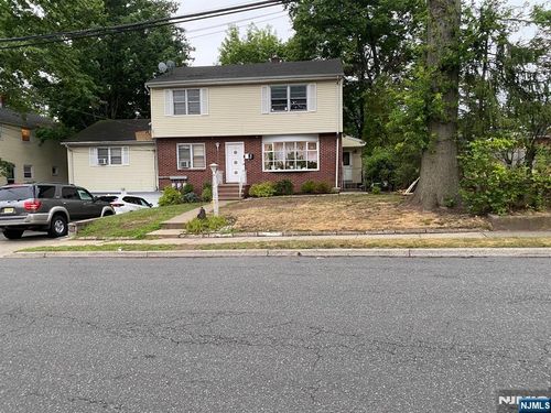 8 Ralph St, Bergenfield, NJ, 07621-1615 | Card Image