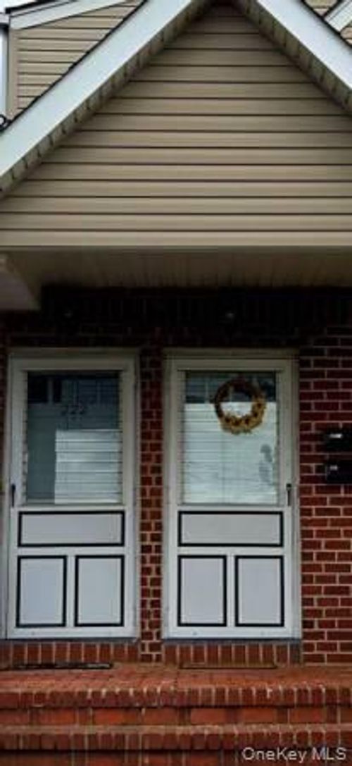 222 Cleveland Ave, Mineola, NY, 11501-2577 | Card Image